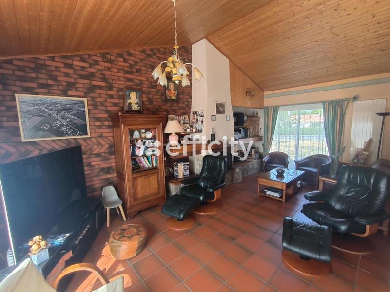 Maison - 211 m² - 6 pièces