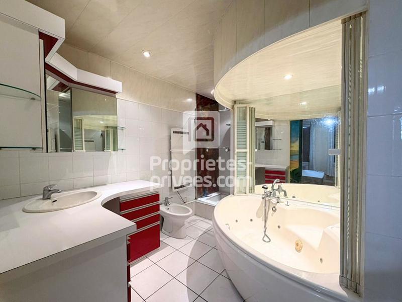 Immeuble - 147 m² - 6 pièces