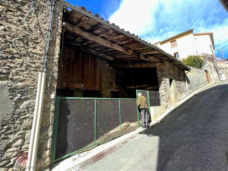 Maison - 300 m² - 4 pièces