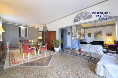 Maison - 400 m² - 10 pièces