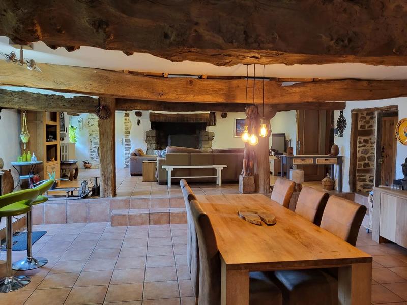 Maison - 280 m² - 10 pièces