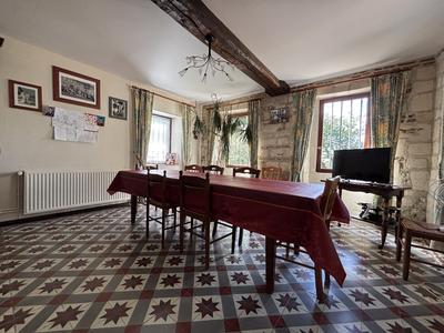 Maison - 220 m² - 6 pièces