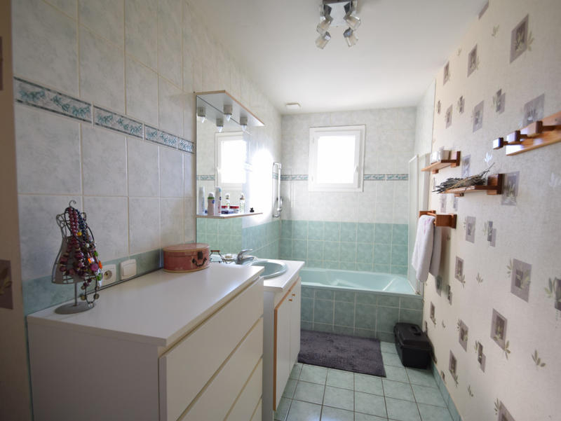 Maison - 90 m² - 4 pièces