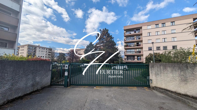 Parking / Garage - 14 m²