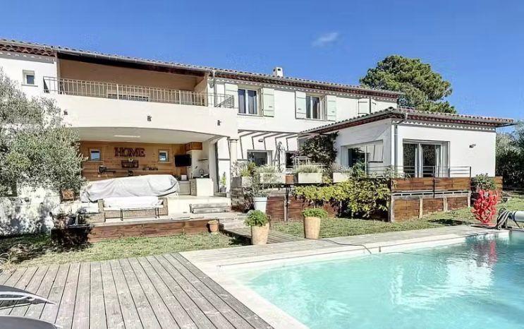 Propriété - 320 m² - 13 pièces