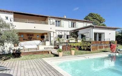 Propriété - 320 m² - 13 pièces