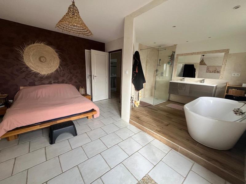 Villa - 226 m² - 9 pièces