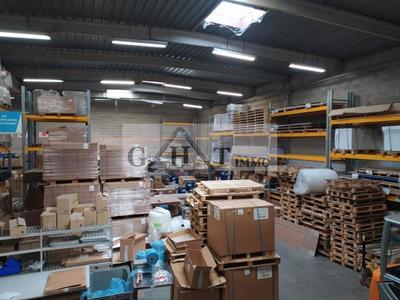 Entrepôt - 705 m²