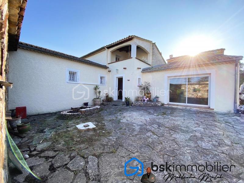 Maison - 208 m² - 7 pièces