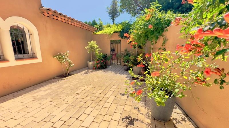 Maison - 270 m² - 7 pièces