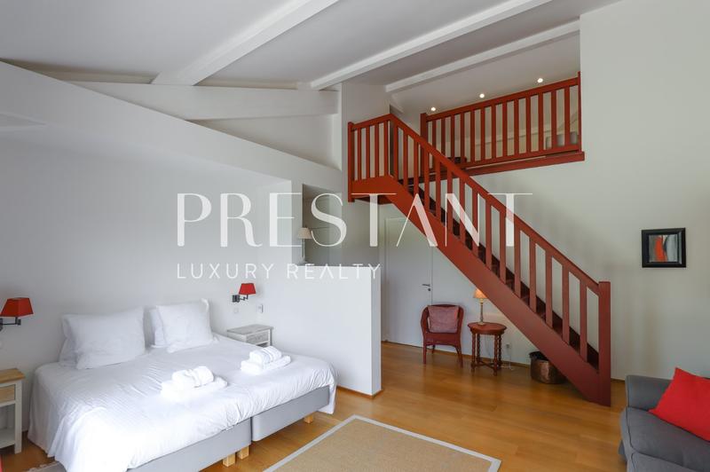 Maison - 482 m² - 12 pièces