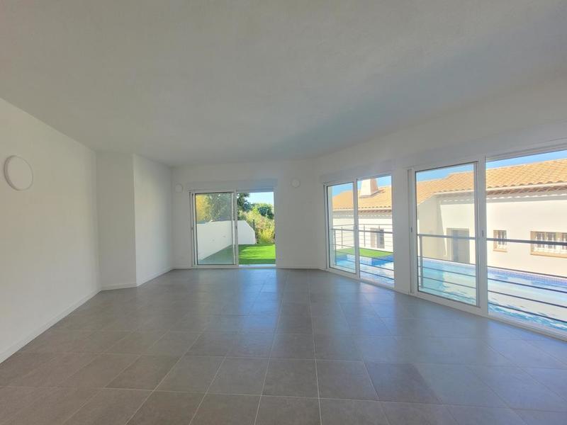 Maison - 256 m² - 8 pièces