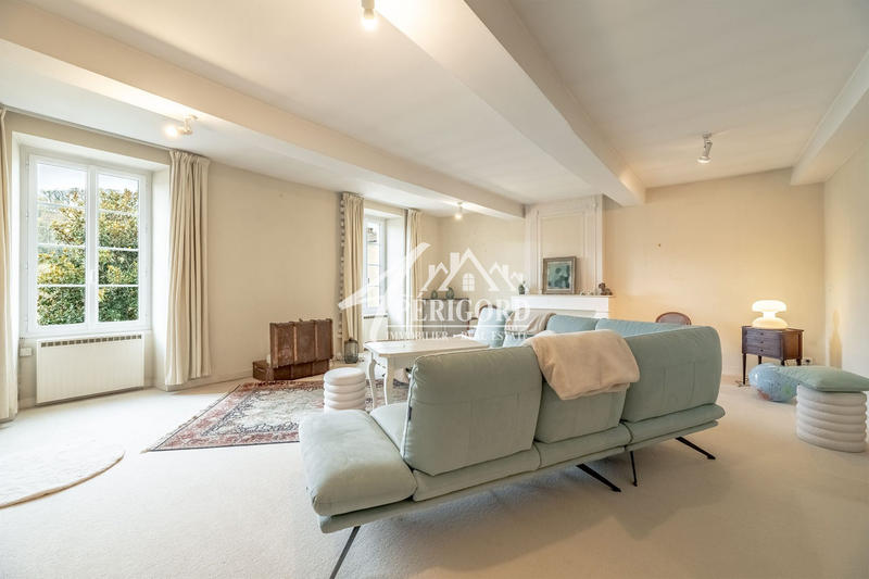 Maison - 288 m² - 8 pièces