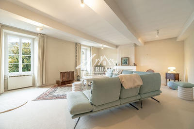 Maison - 288 m² - 8 pièces