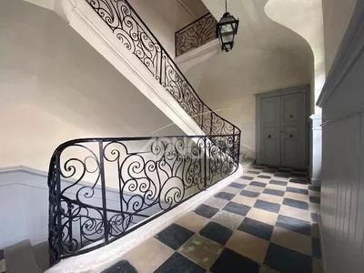 Appartement - 180 m² - 9 pièces