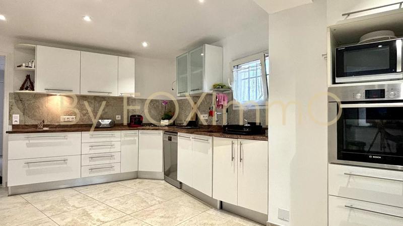 Maison - 230 m² - 6 pièces