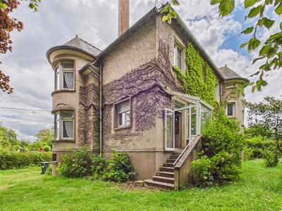 Maison - 220 m² - 9 pièces