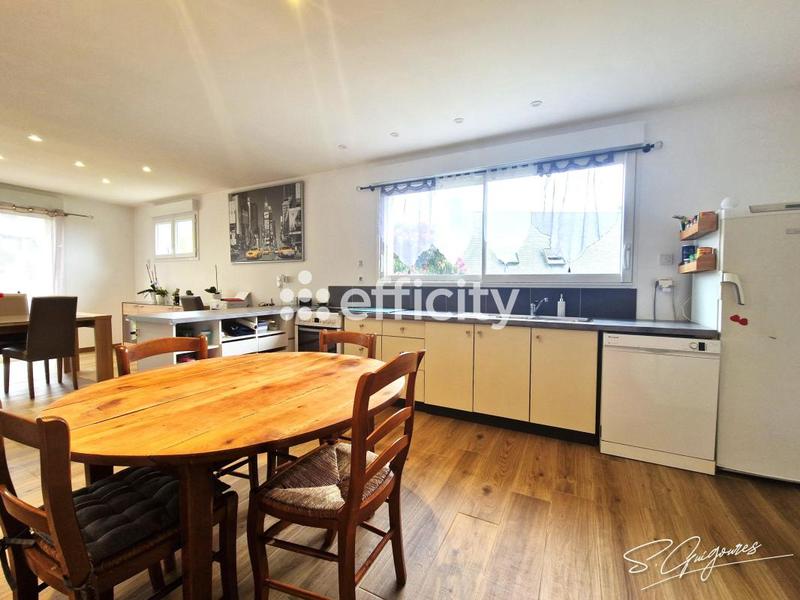 Maison - 224 m² - 9 pièces