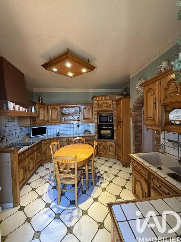 Maison - 208 m² - 9 pièces