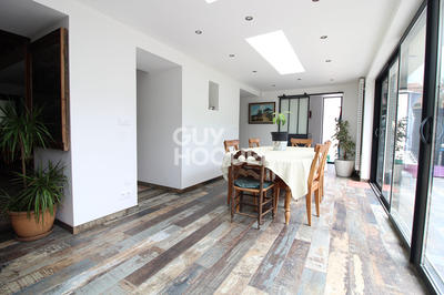 Maison - 211 m² - 8 pièces