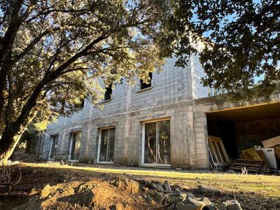 Propriété - 201 m² - 4 pièces