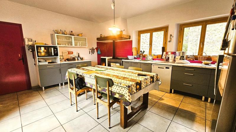 Propriété - 263 m² - 10 pièces