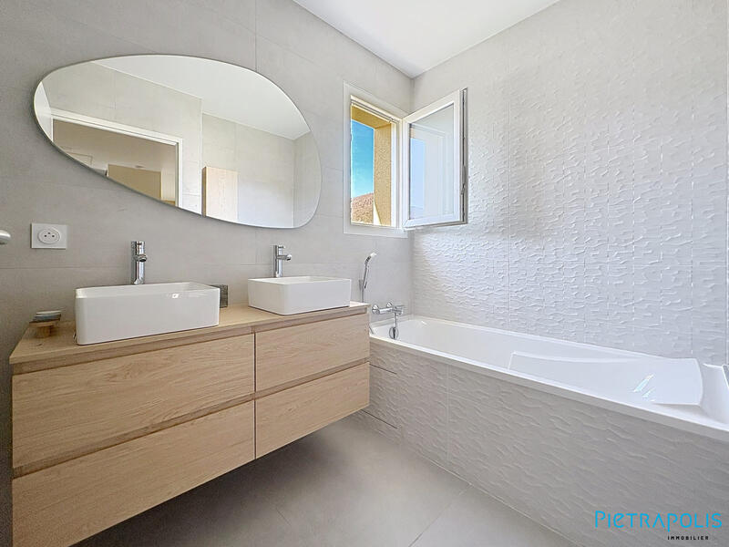 Villa - 137 m² - 5 pièces