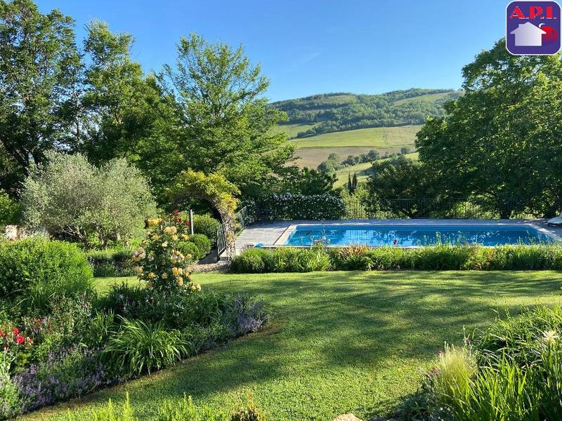 Maison - 230 m² - 9 pièces