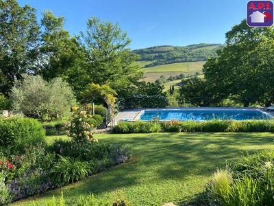 Maison - 230 m² - 9 pièces