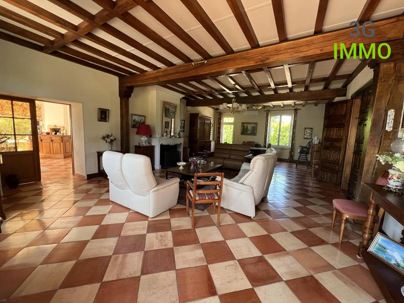 Maison - 375 m² - 10 pièces