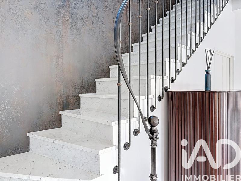 Maison - 320 m² - 9 pièces