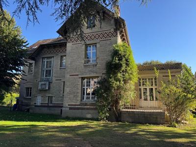 Maison - 350 m² - 7 pièces