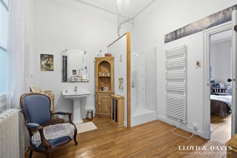 Maison - 392 m² - 12 pièces