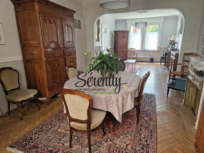 Maison - 287 m² - 10 pièces