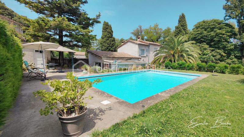 Maison de maîtres - 190 m² - 10 pièces