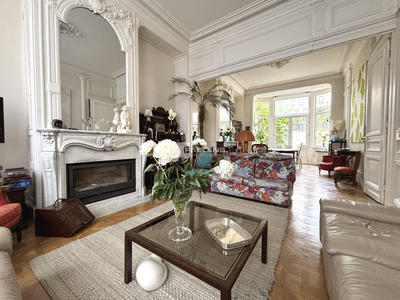 Maison - 326 m² - 11 pièces