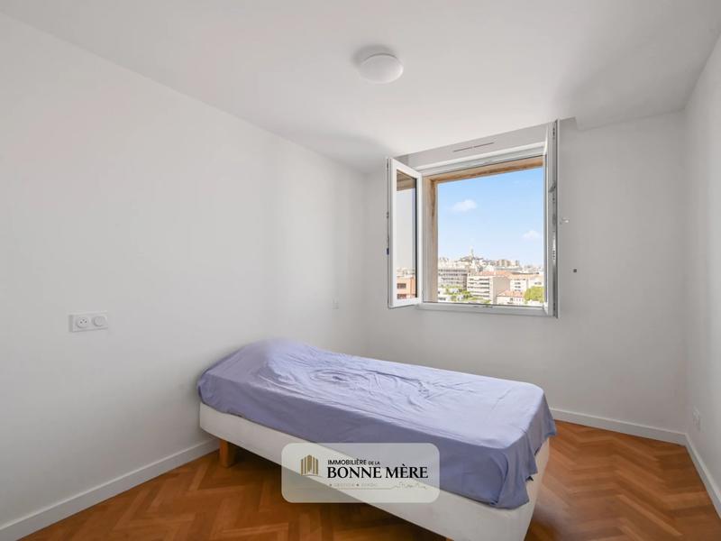 Appartement - 100 m² - 4 pièces