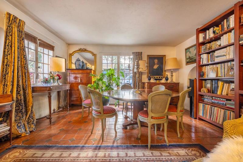 Maison - 212 m² - 9 pièces