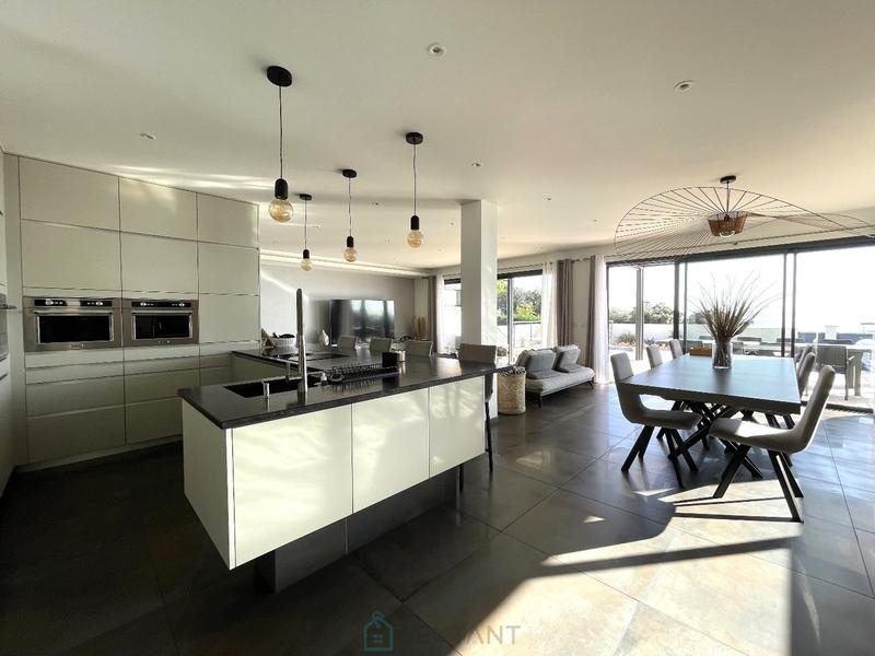 Villa - 318 m² - 7 pièces