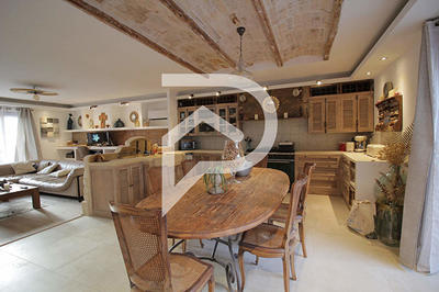 Maison - 300 m² - 6 pièces