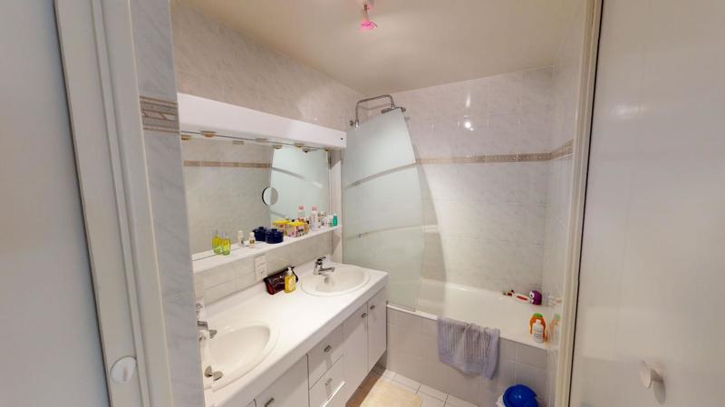 Appartement - 77 m² - 3 pièces