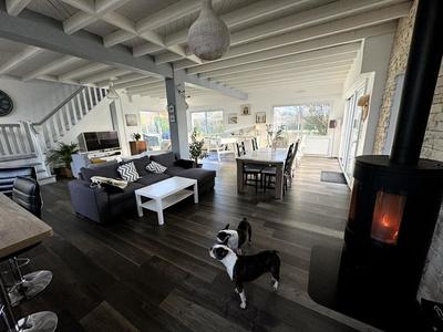 Maison - 255 m² - 8 pièces