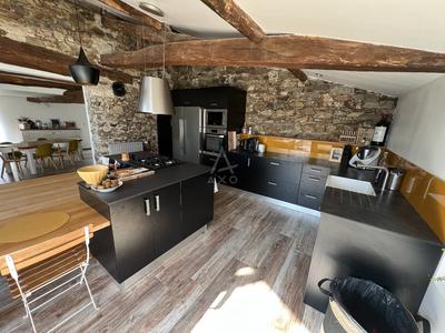 Maison - 184 m² - 8 pièces
