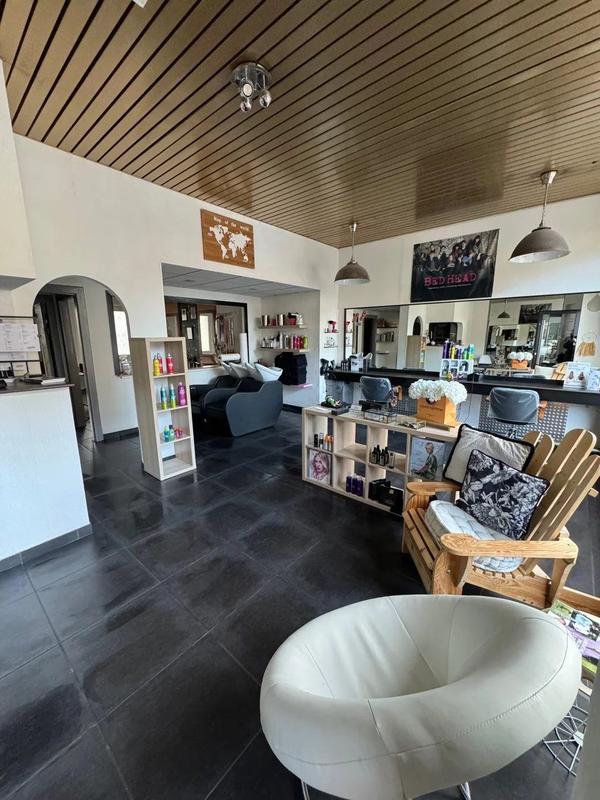 Magasins - 100 m² - 2 pièces