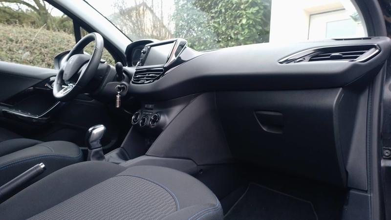 Peugeot 208 1.2 VTi s&amp;S 82 Signature
