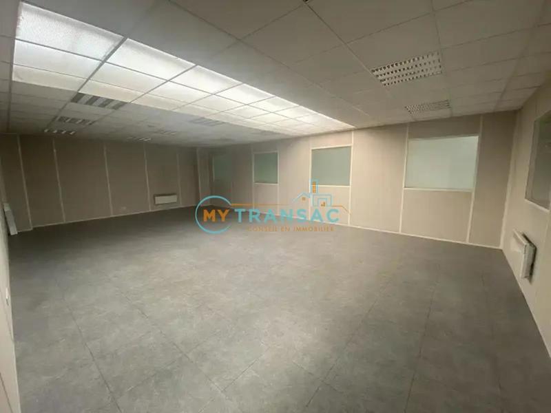 Local d'activités - 1 331 m² - 1 pièce