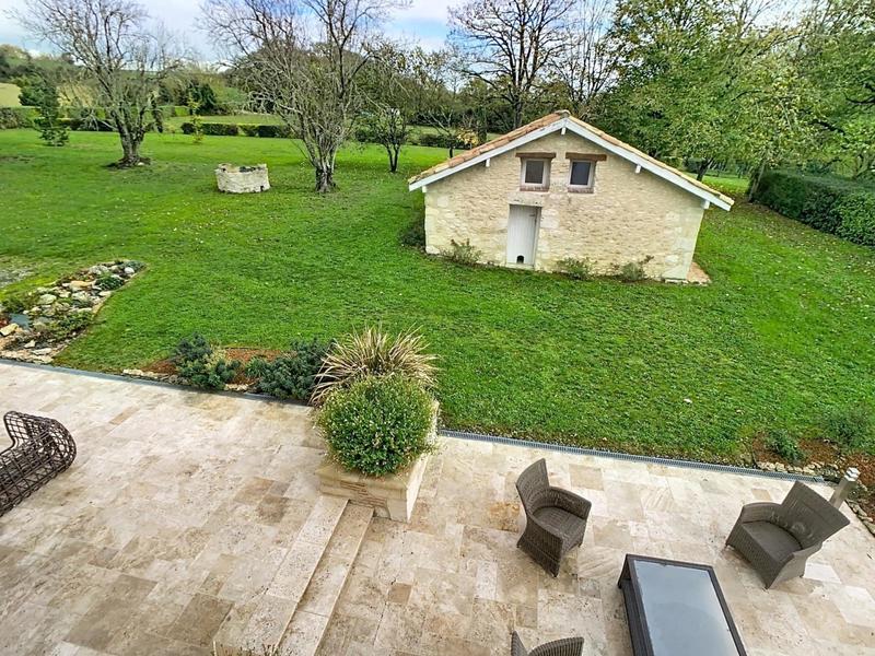 Maison - 252 m² - 5 pièces