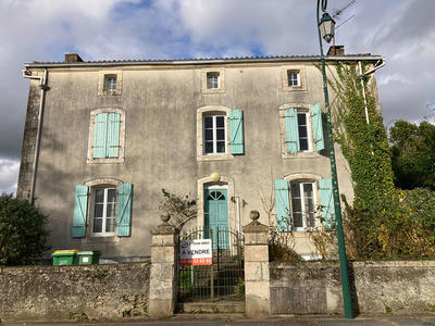 Maison - 202 m² - 8 pièces