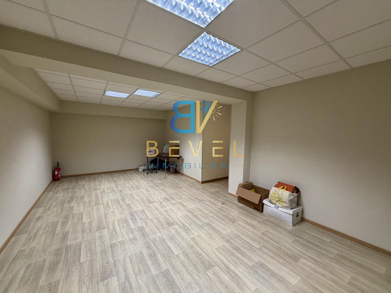 Local commercial - 77 m² - 3 pièces