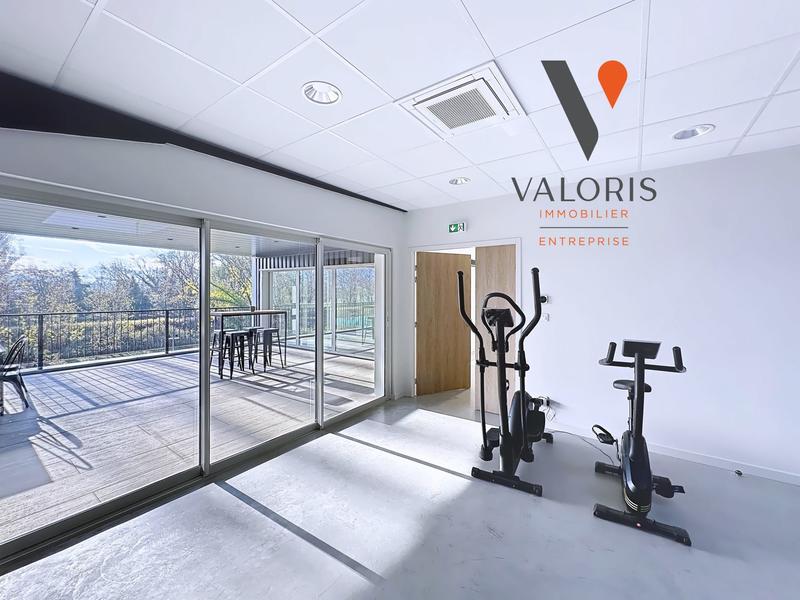 Bureau - 121 m² - 2 pièces